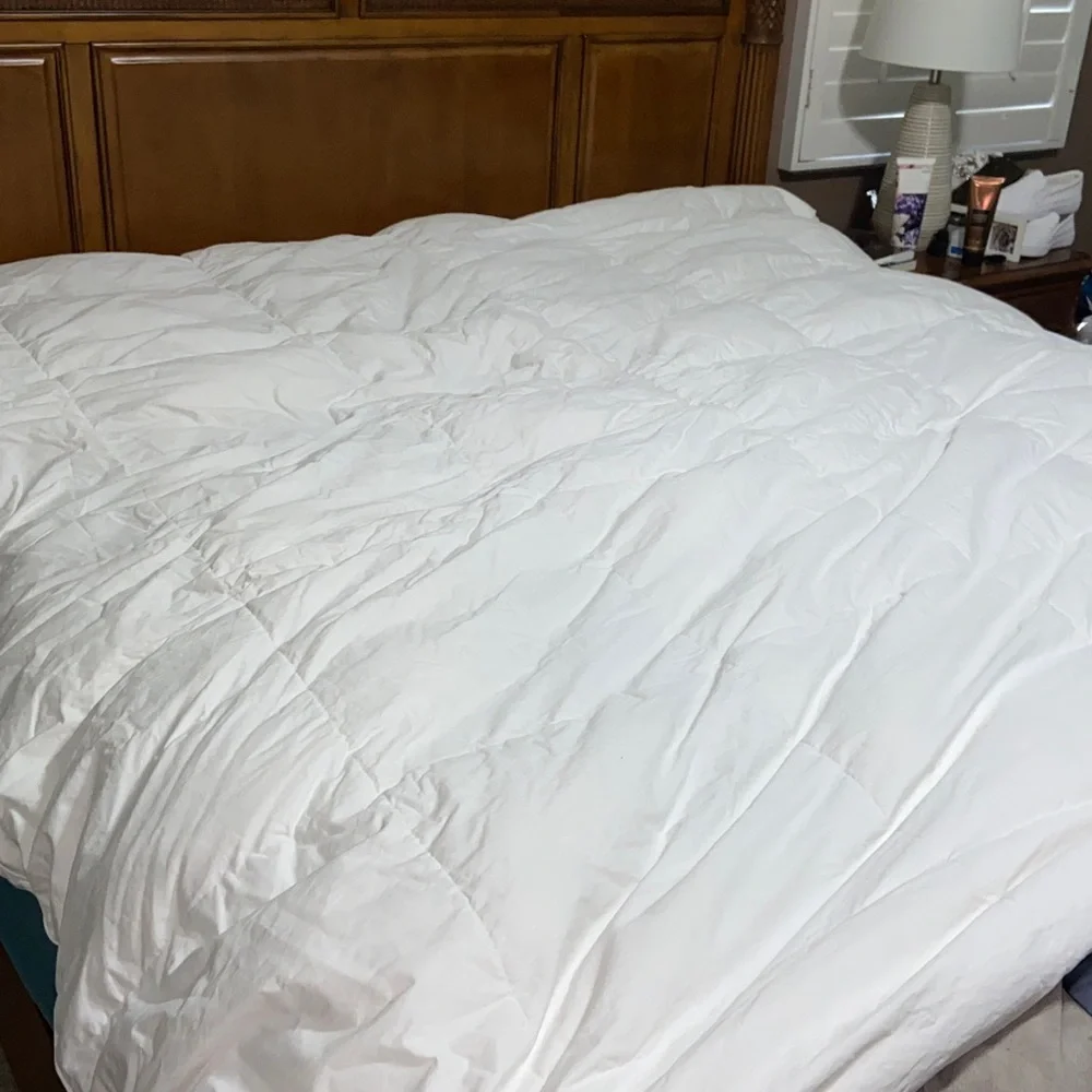 Like new Downlite Queen Goose Down Comforter